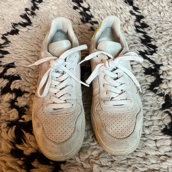 Veja V-10 Sneakers - Picture 2 of 5